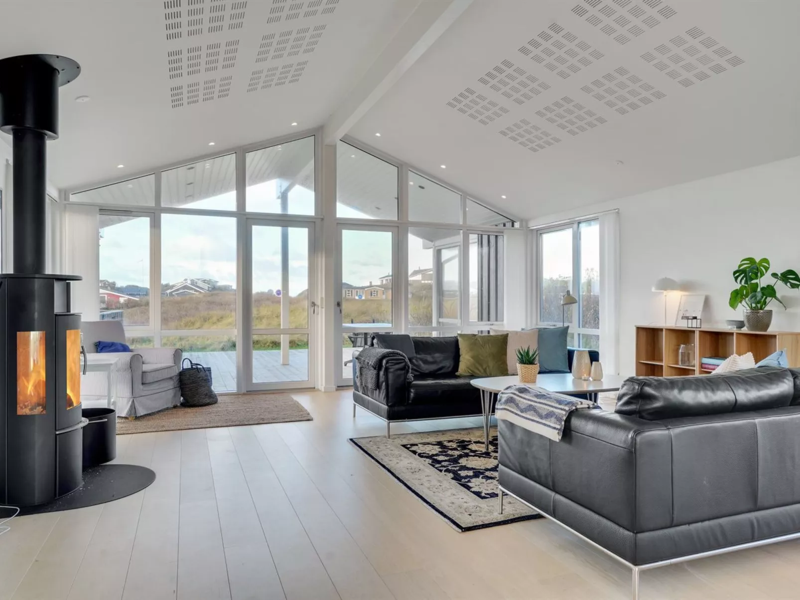"Eileen" - 300m from the sea-Inside