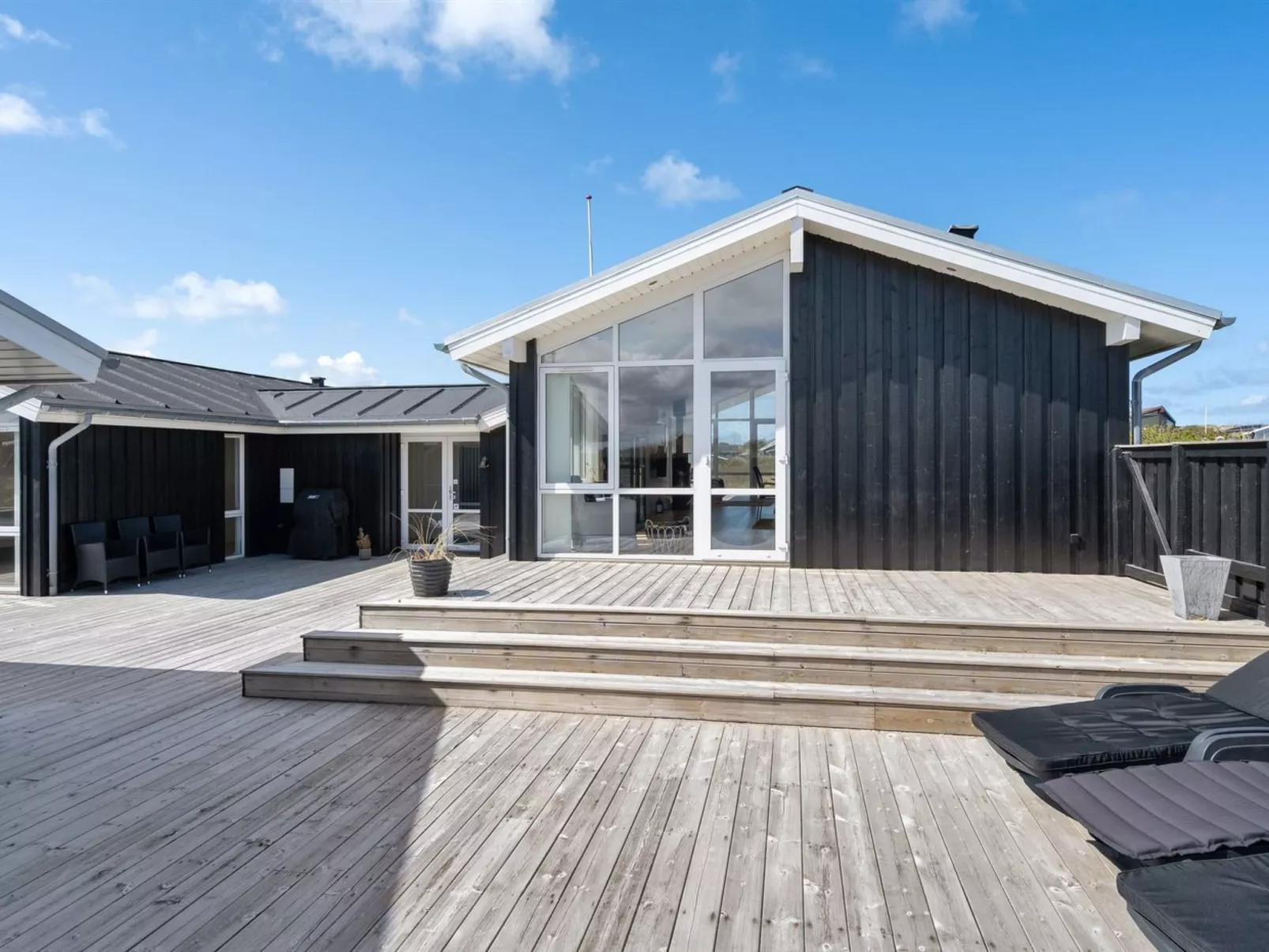 "Eileen" - 300m from the sea-Inside