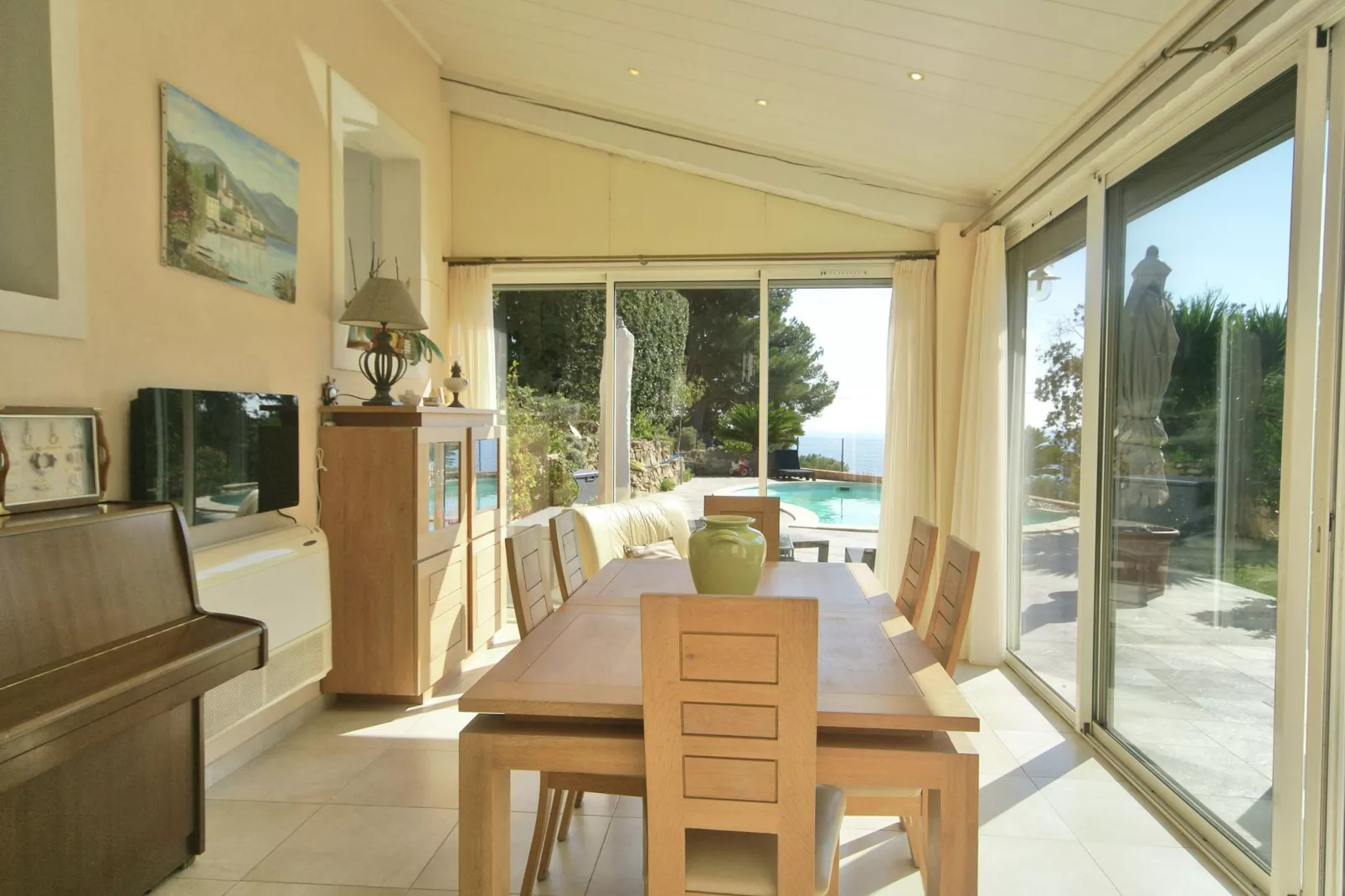 Villa Carqueiranne-Dining room