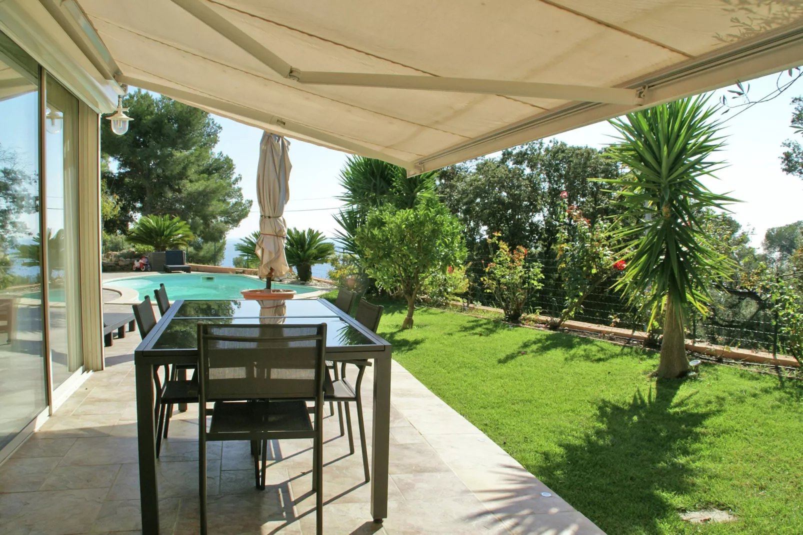 Villa Carqueiranne-Terrace balcony