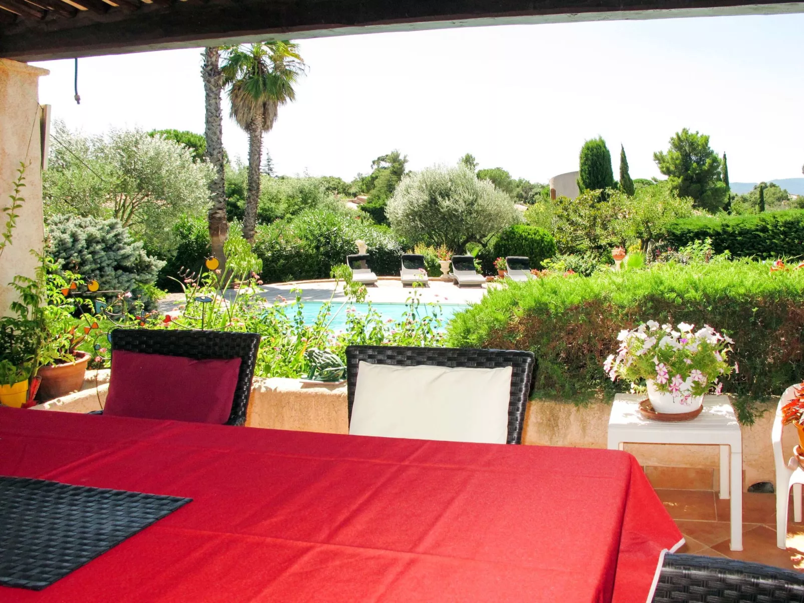 Le Mas d'Olive-Outside