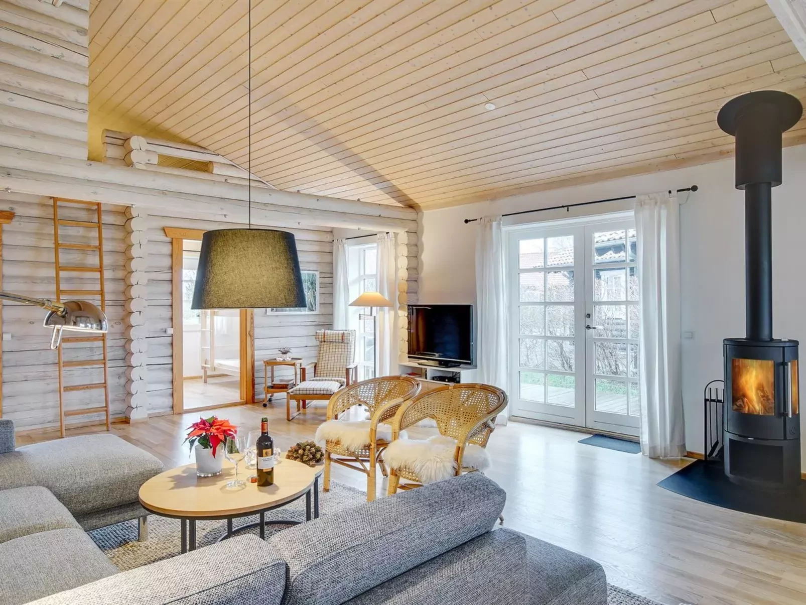 "Onerva" - 1.2km from the sea-Inside