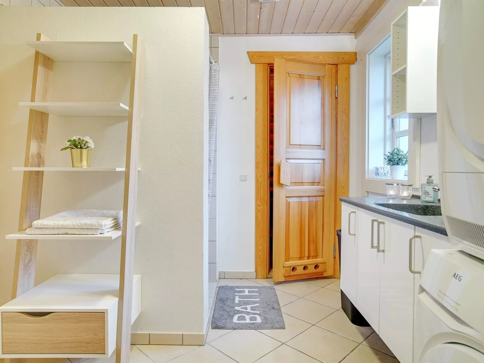 "Onerva" - 1.2km from the sea-Inside