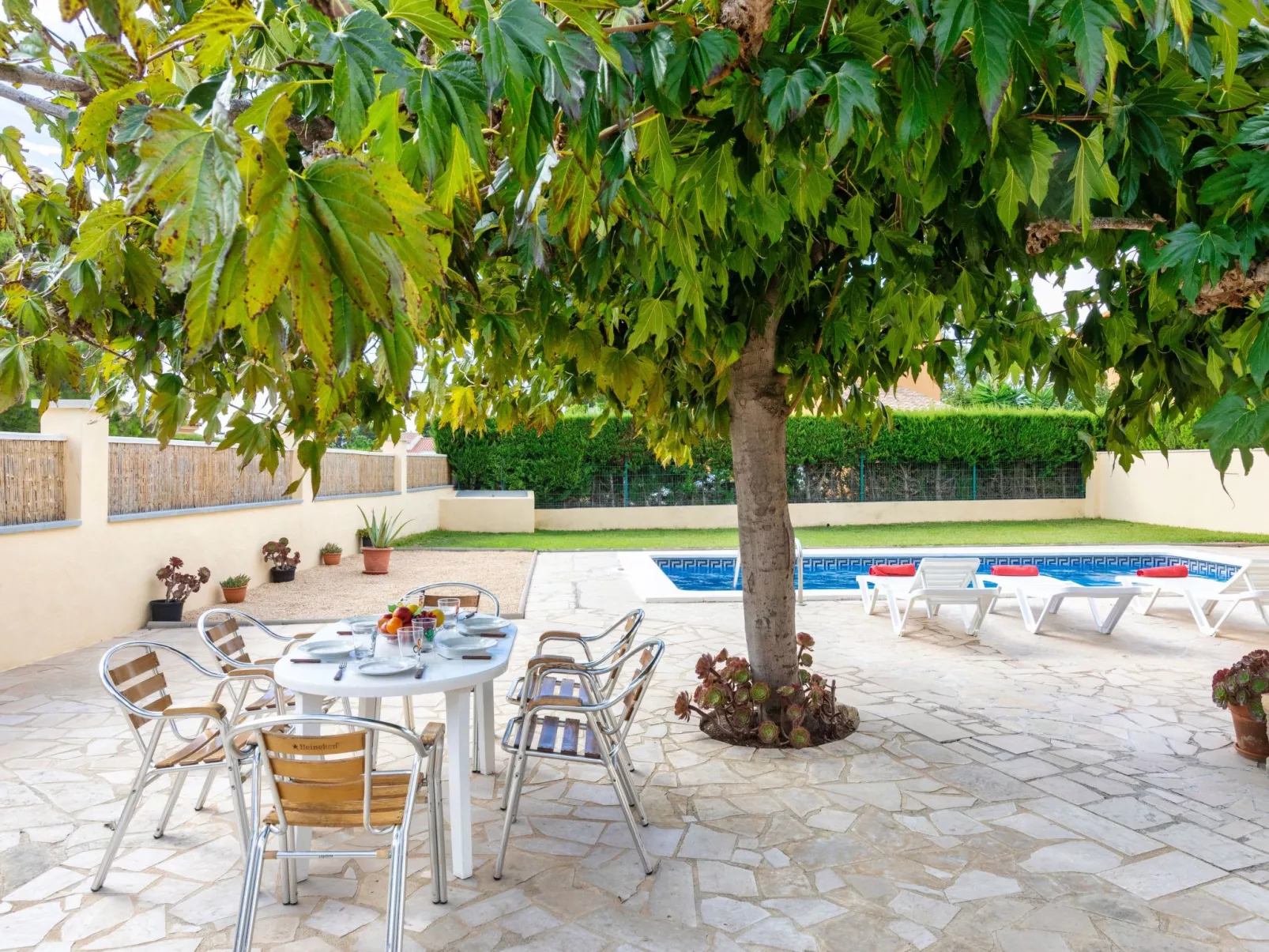 Villa Morera-Outside