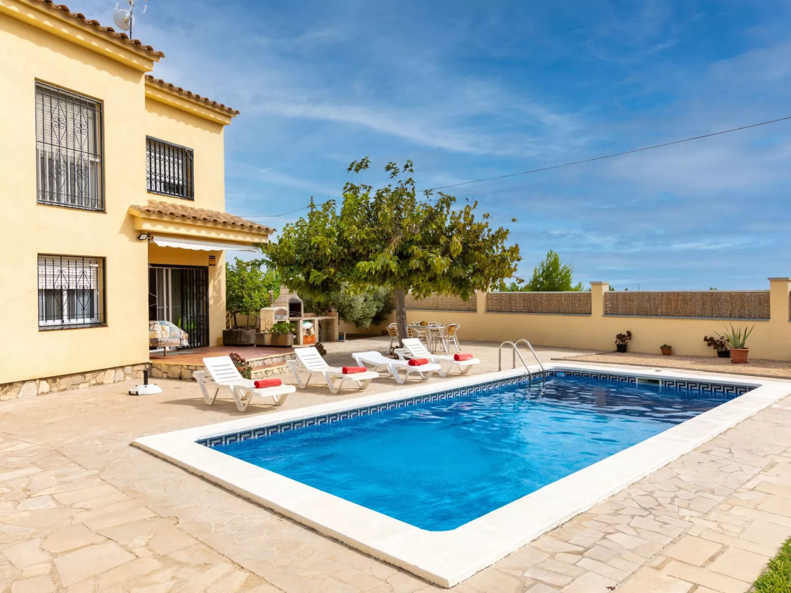 Villa Morera-Outside