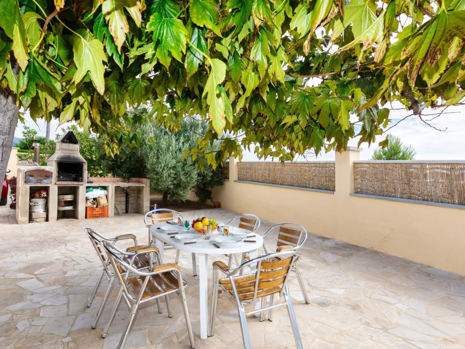 Villa Morera-Outside
