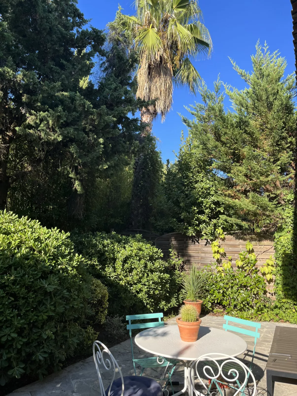 La Maison bleue-Outside