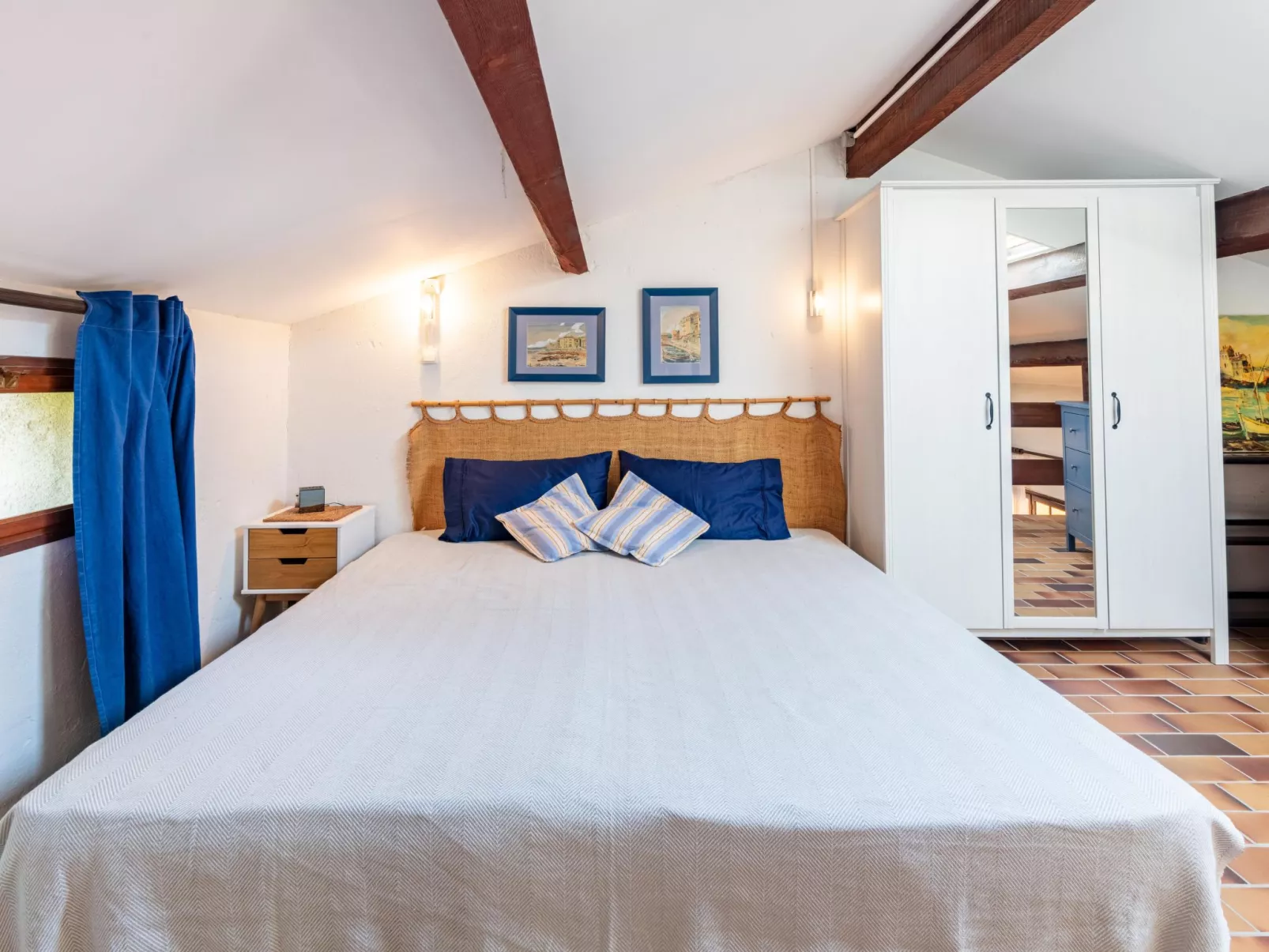 La Maison bleue-Inside
