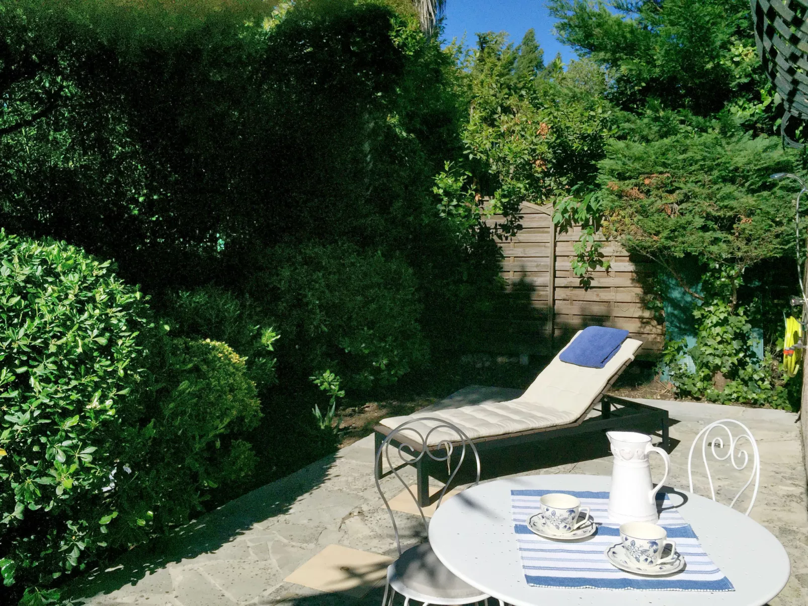 La Maison bleue-Outside