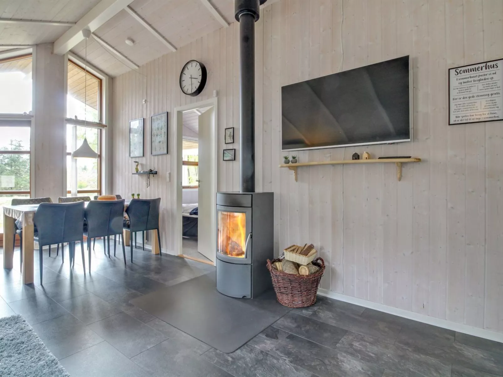 "Arvi" - 30km from the sea-Inside