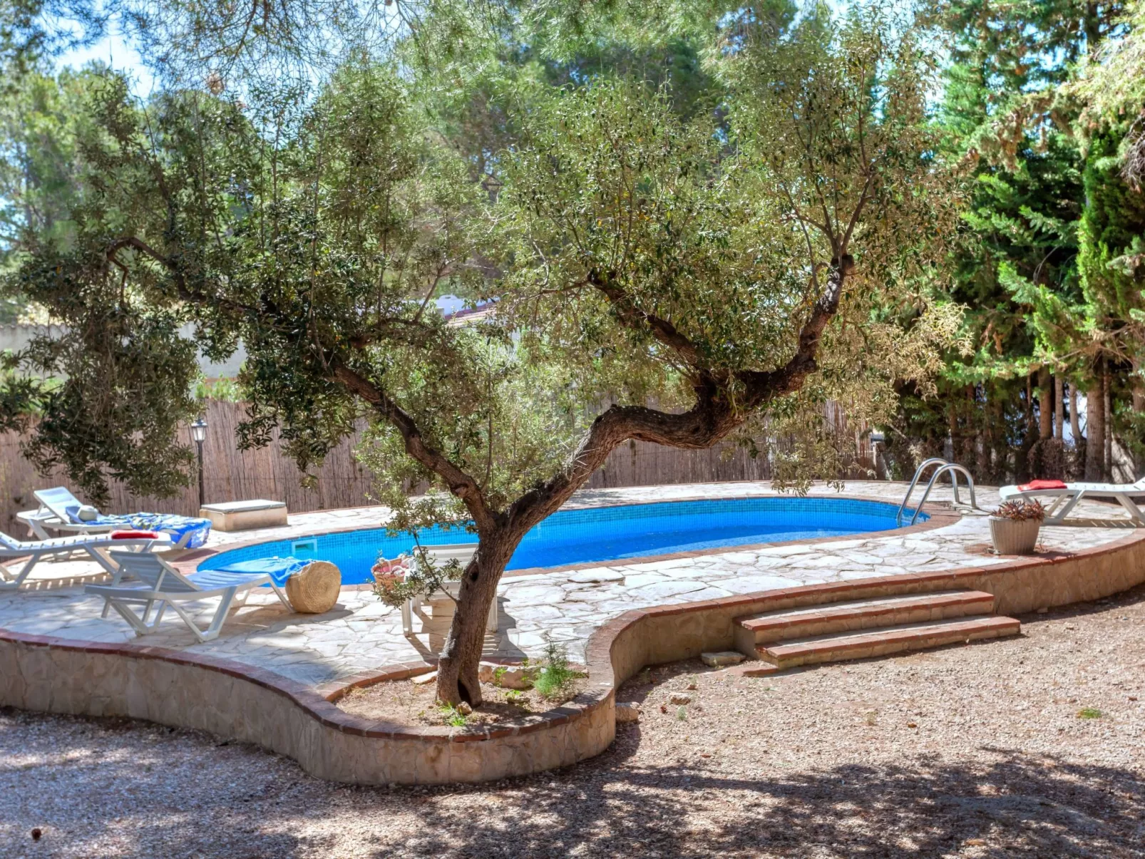 Villa Pinos-Outside