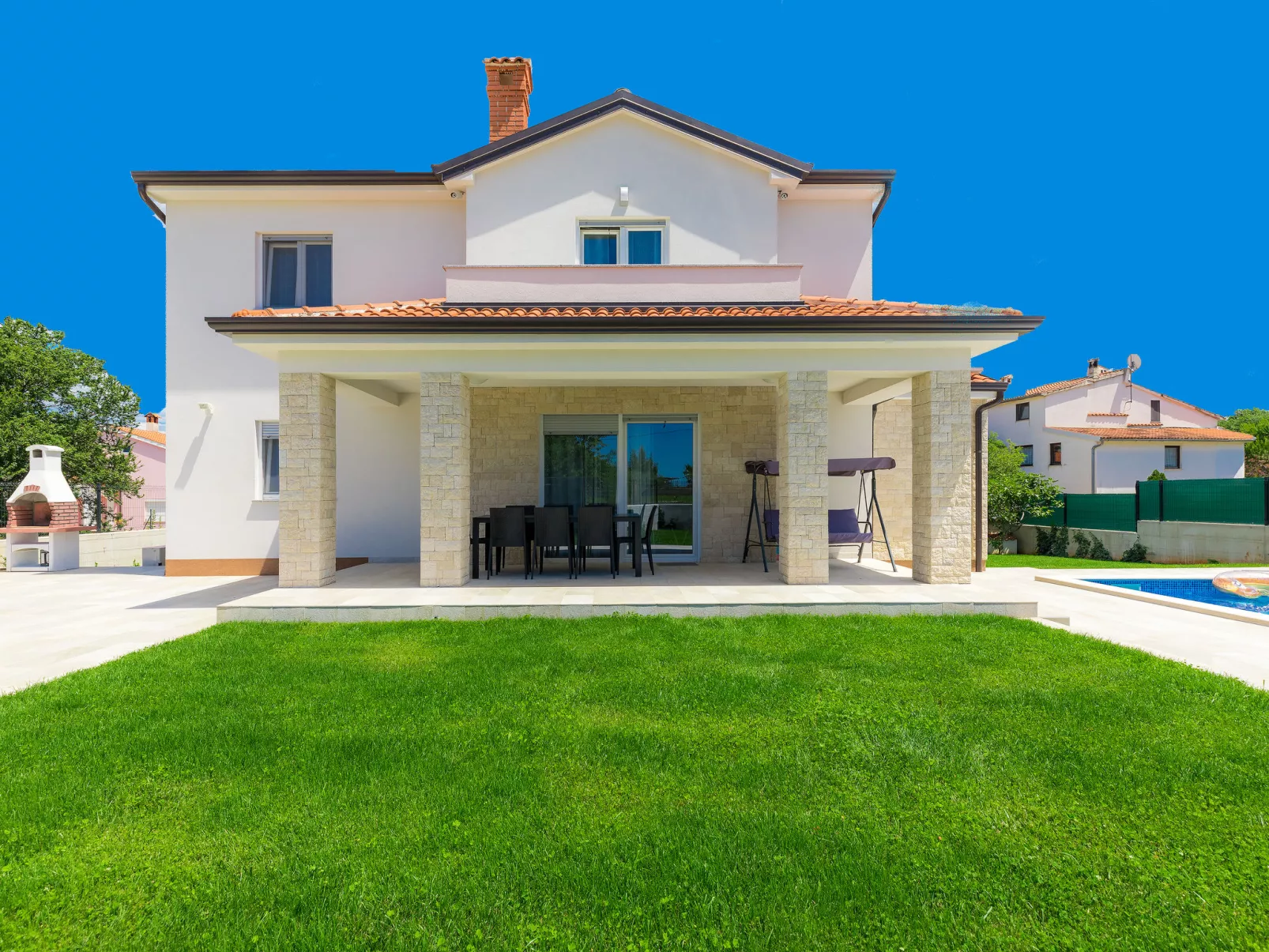 Villa Zirdum-Outside