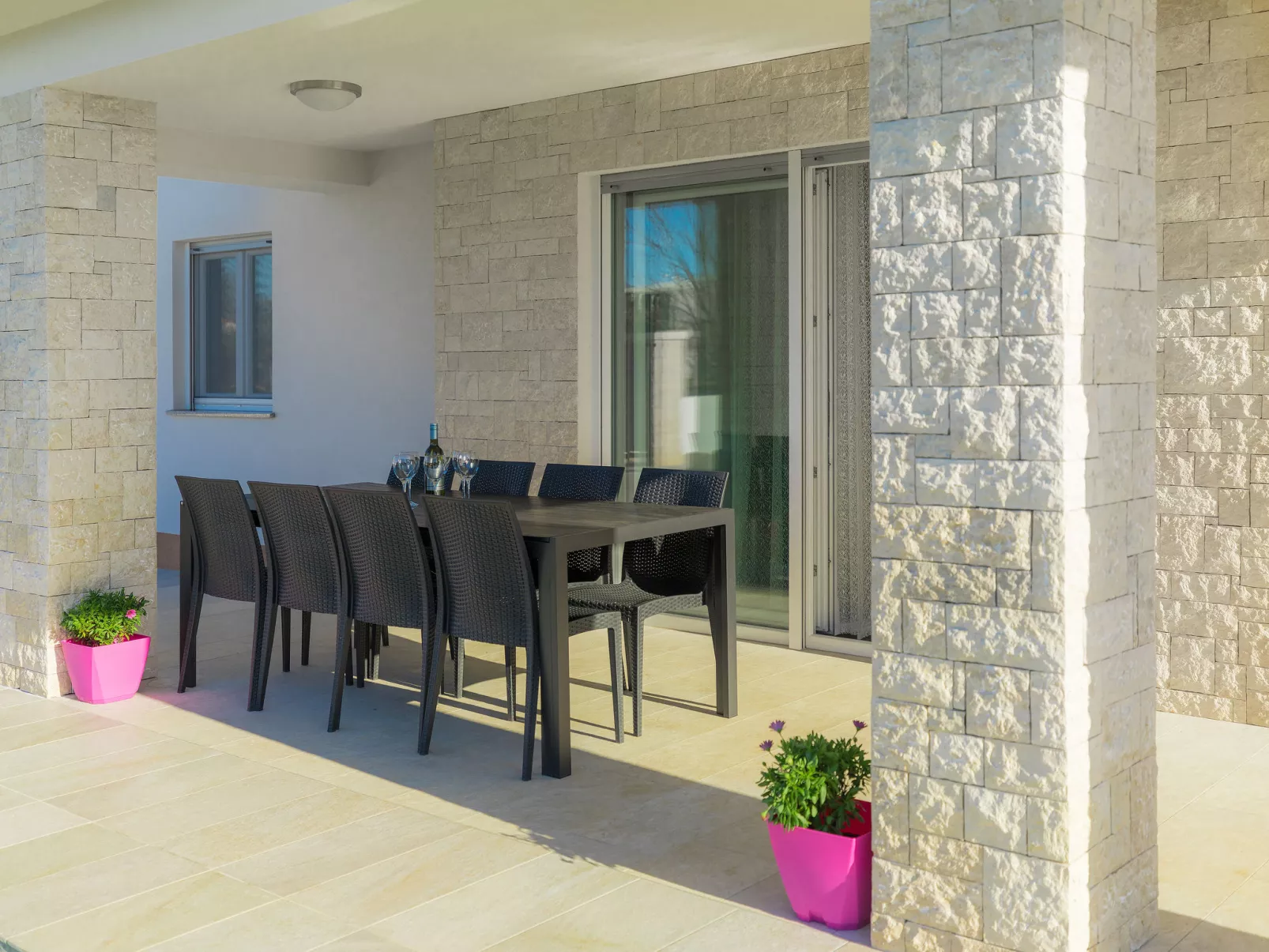 Villa Zirdum-Outside
