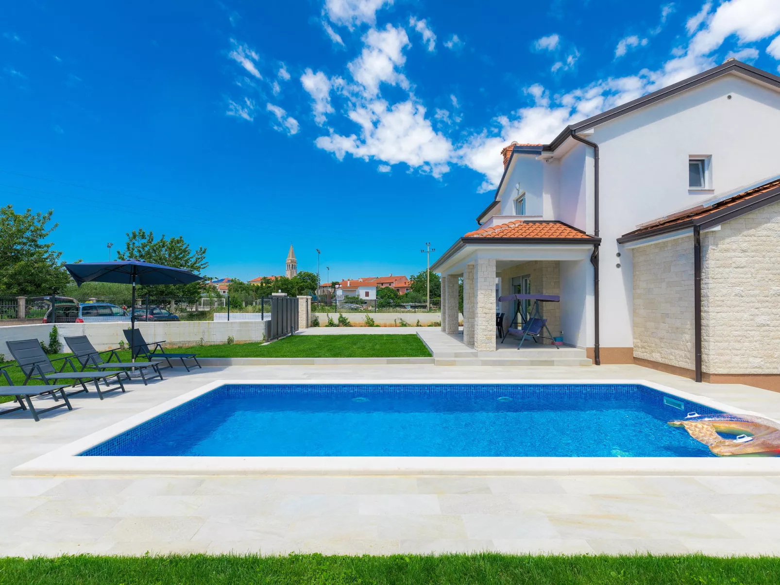 Villa Zirdum-Outside