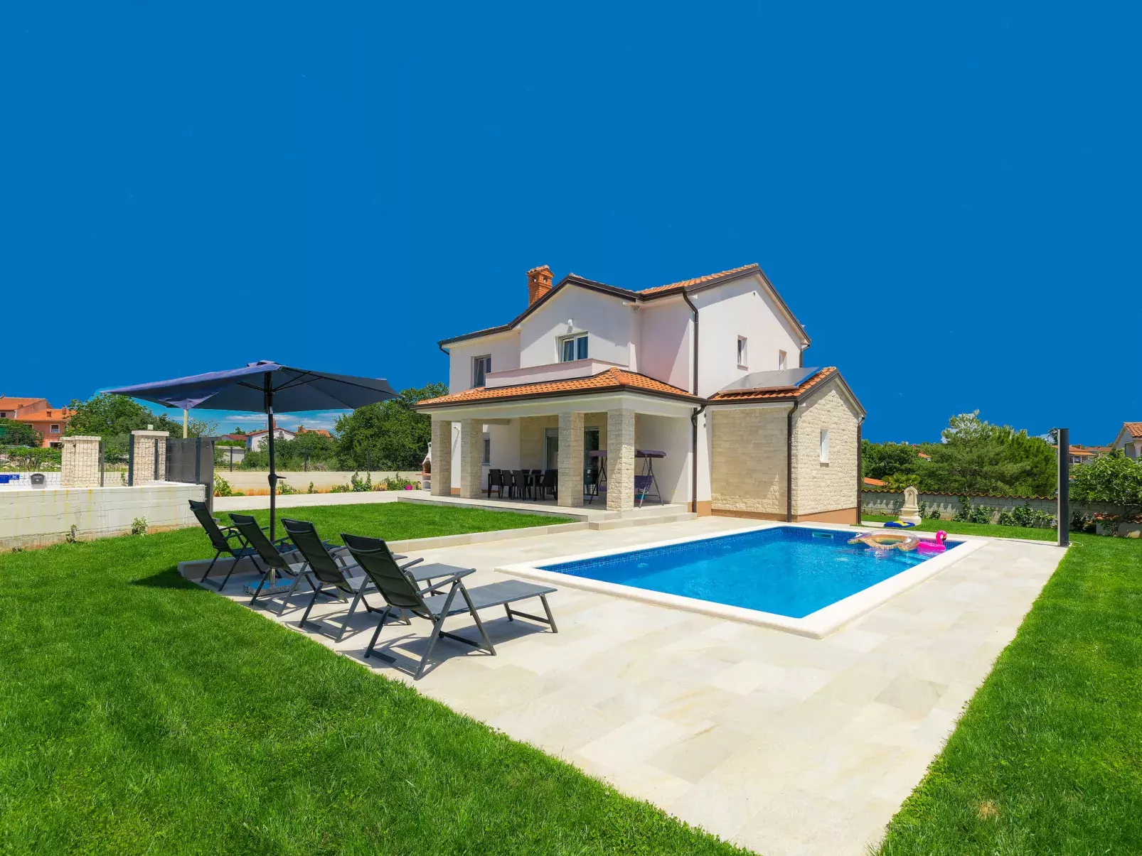 Villa Zirdum-Outside