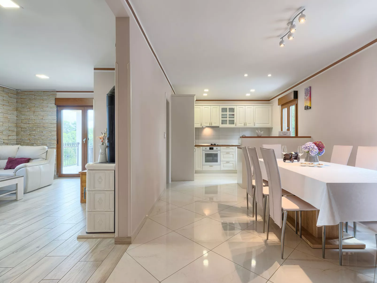 Villa Aniva-Inside