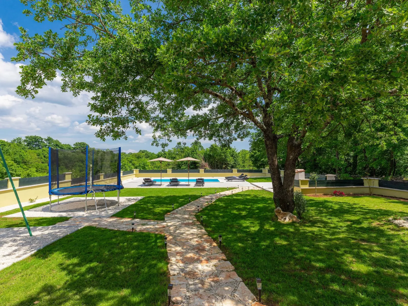 Villa Aniva-Outside