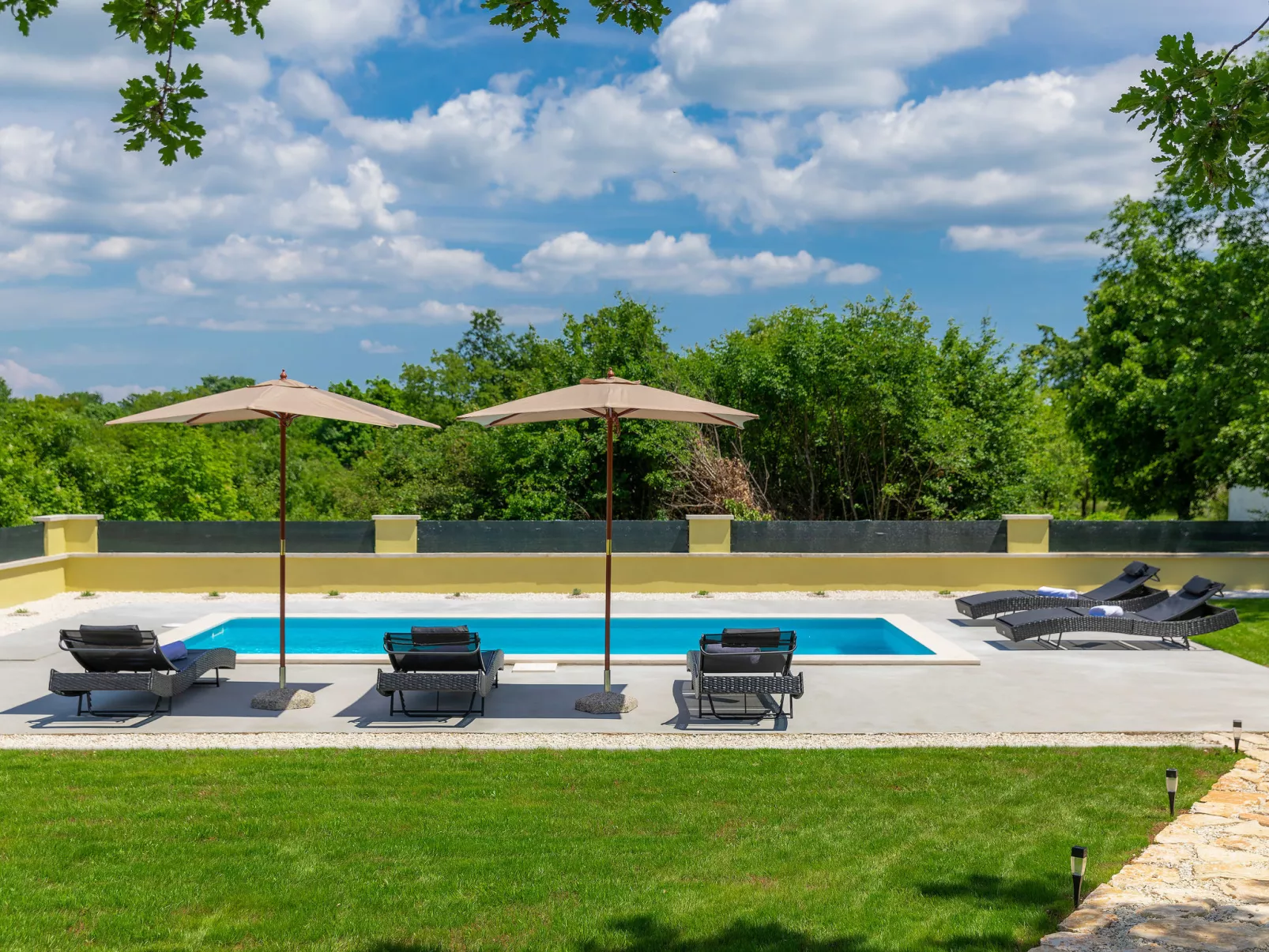 Villa Aniva-Outside