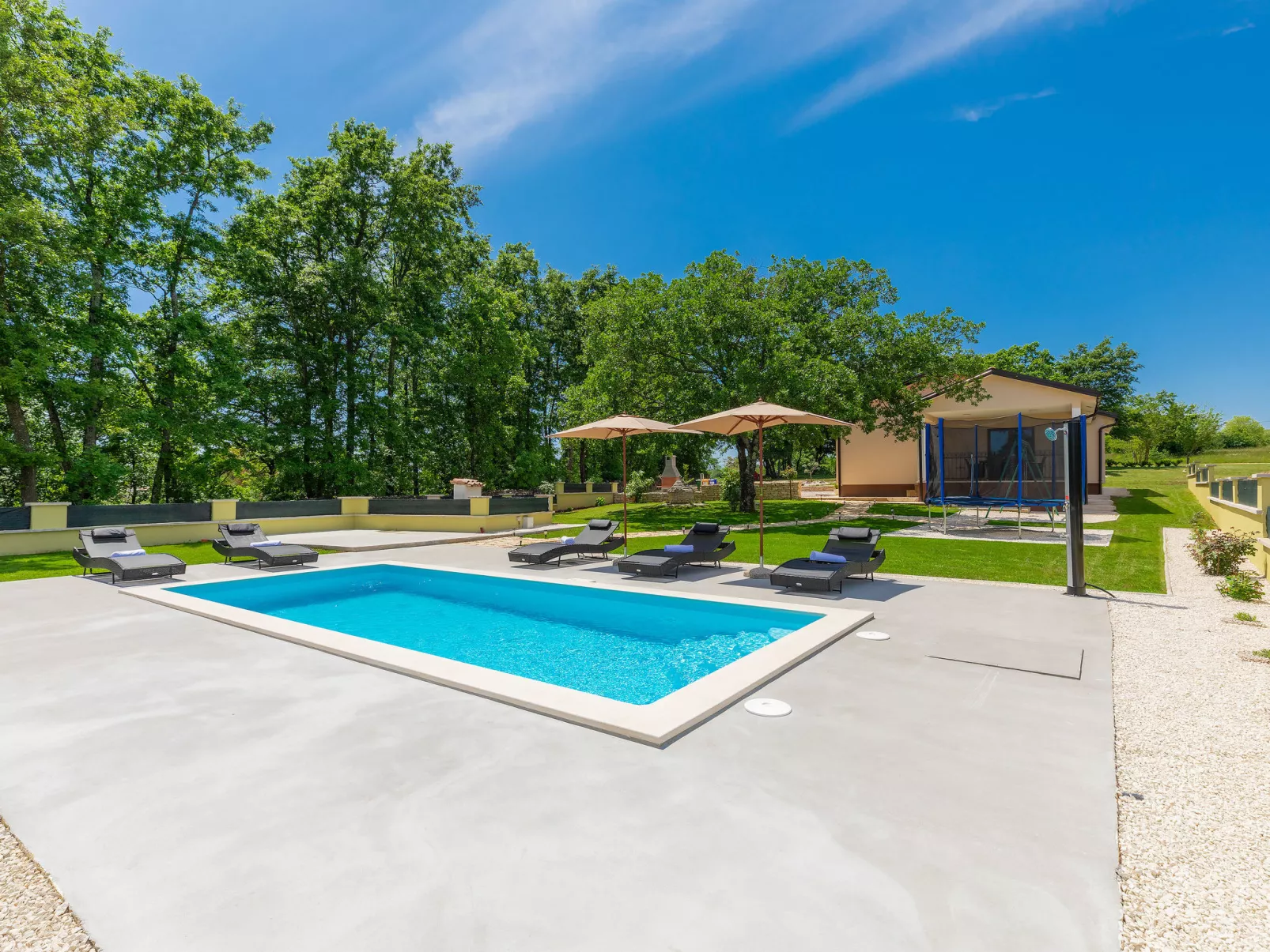 Villa Aniva-Outside