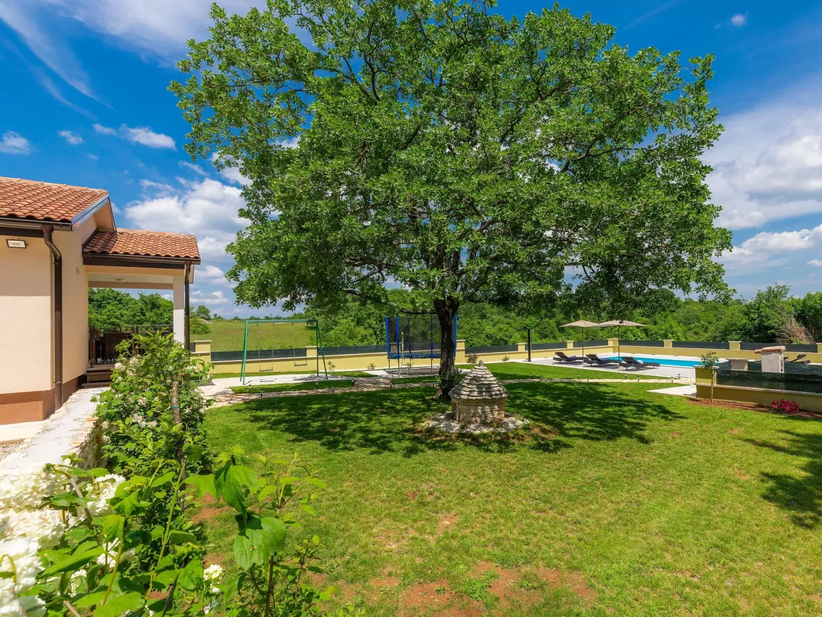 Villa Aniva-Outside