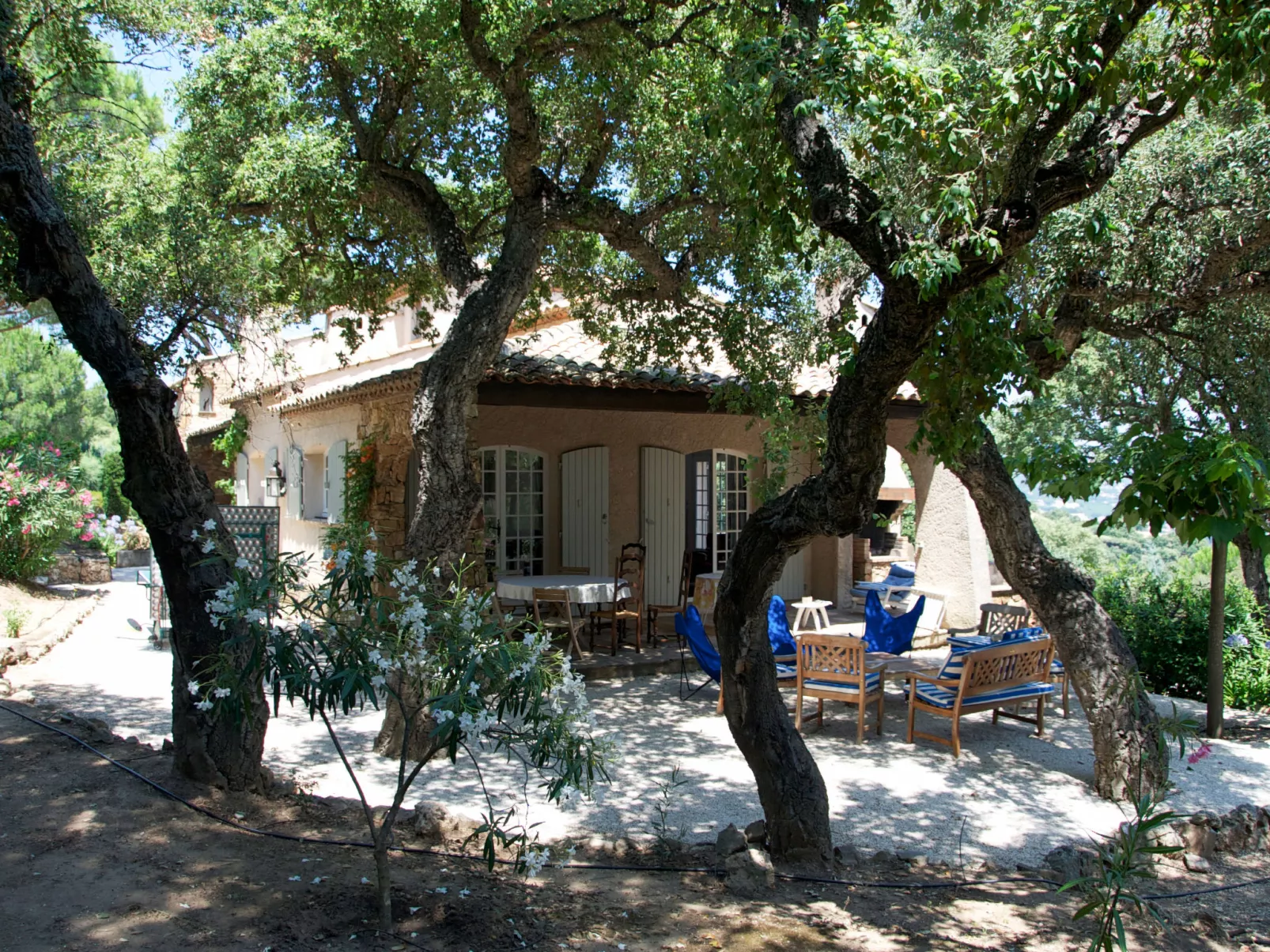 Le Coba-Outside
