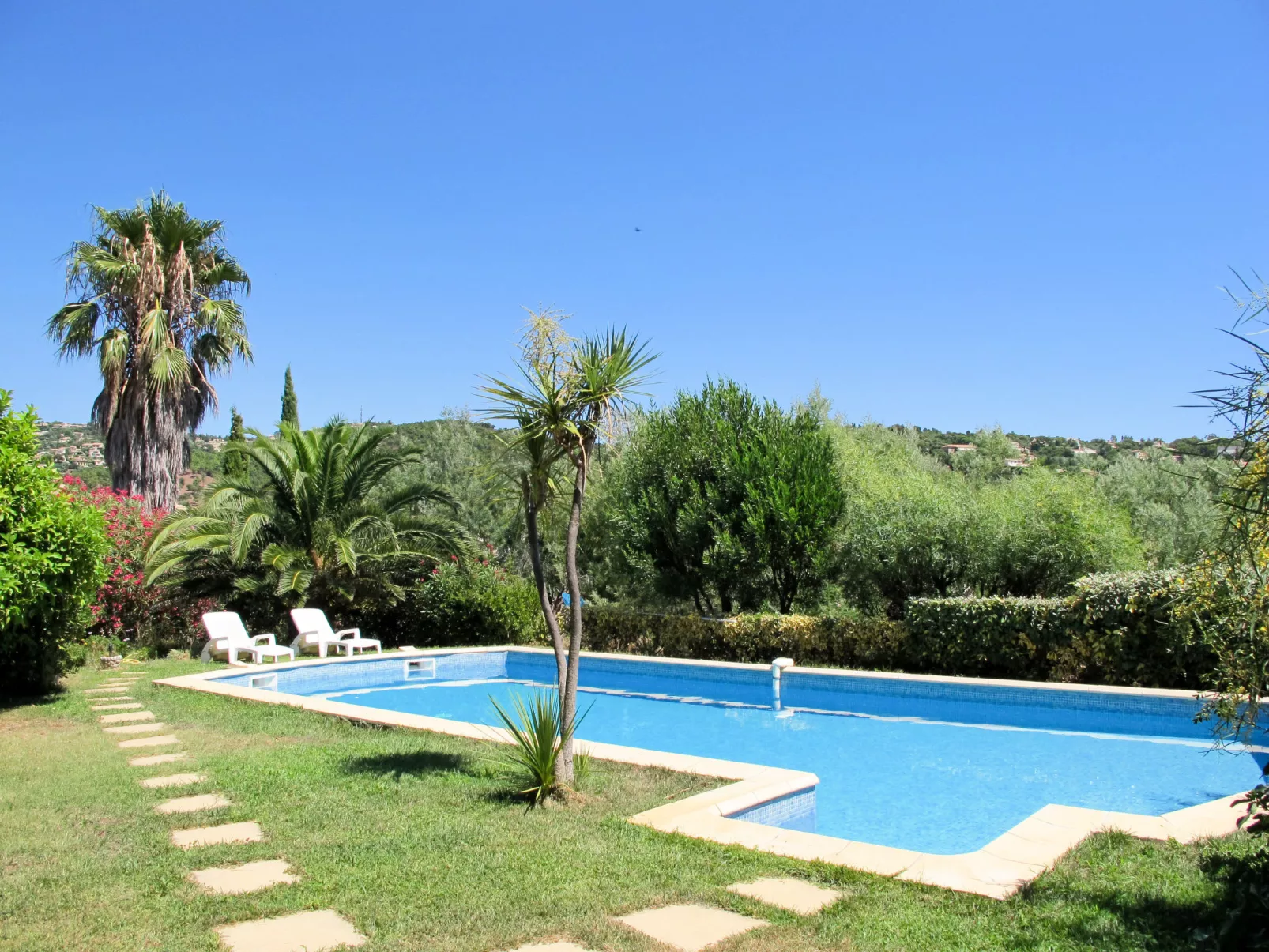 La Pinède-Outside
