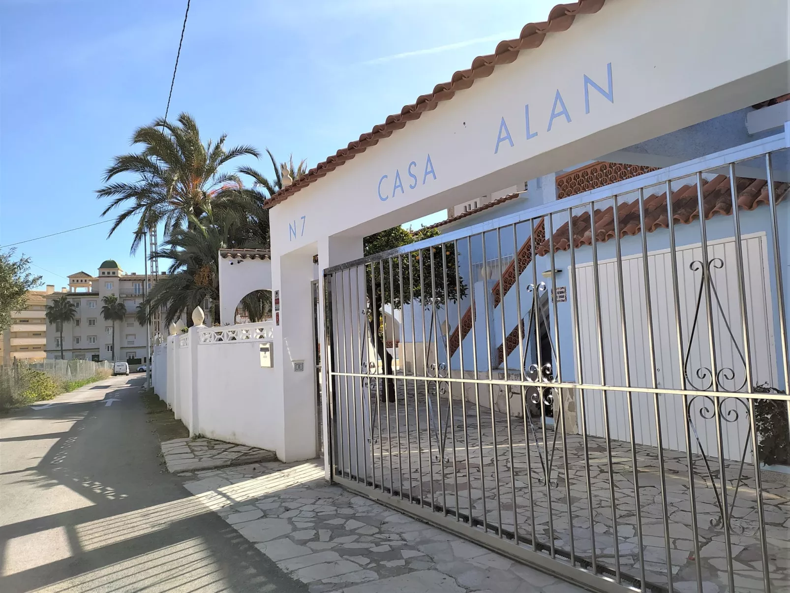 Alan-Outside