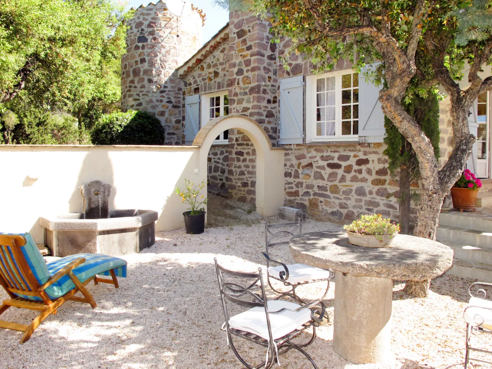 La Crischona-Outside