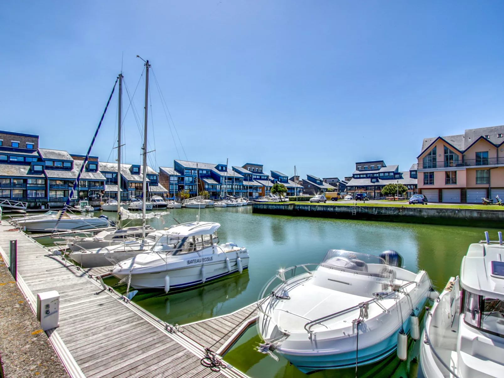 Les Marinas-Dehors