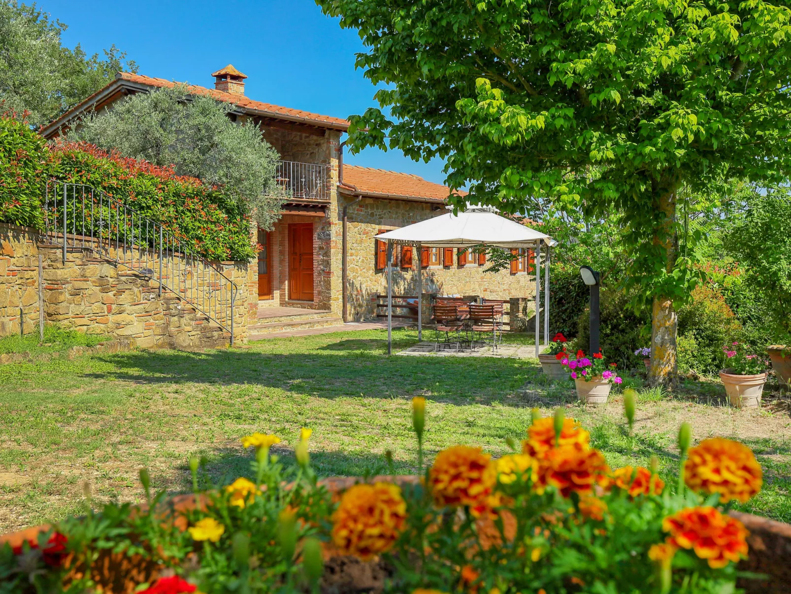 Tegliaia-Outside