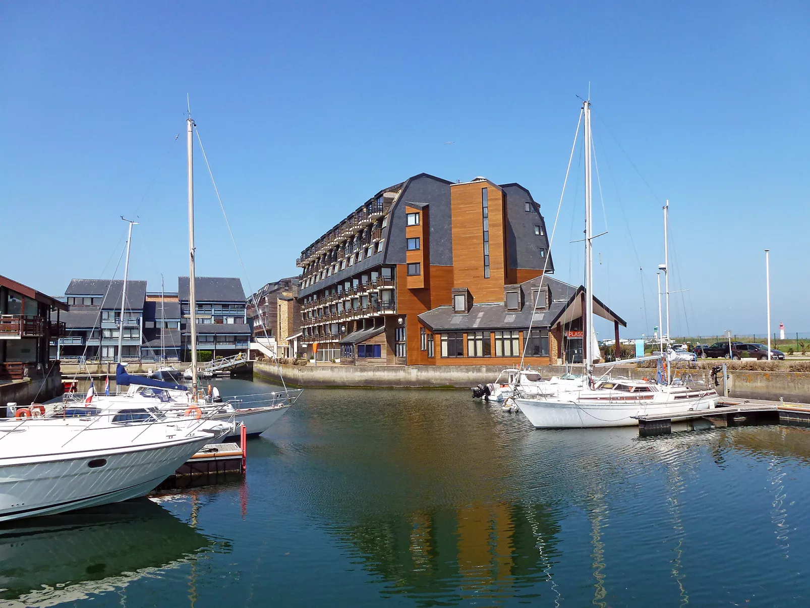 Les Marinas-Outside