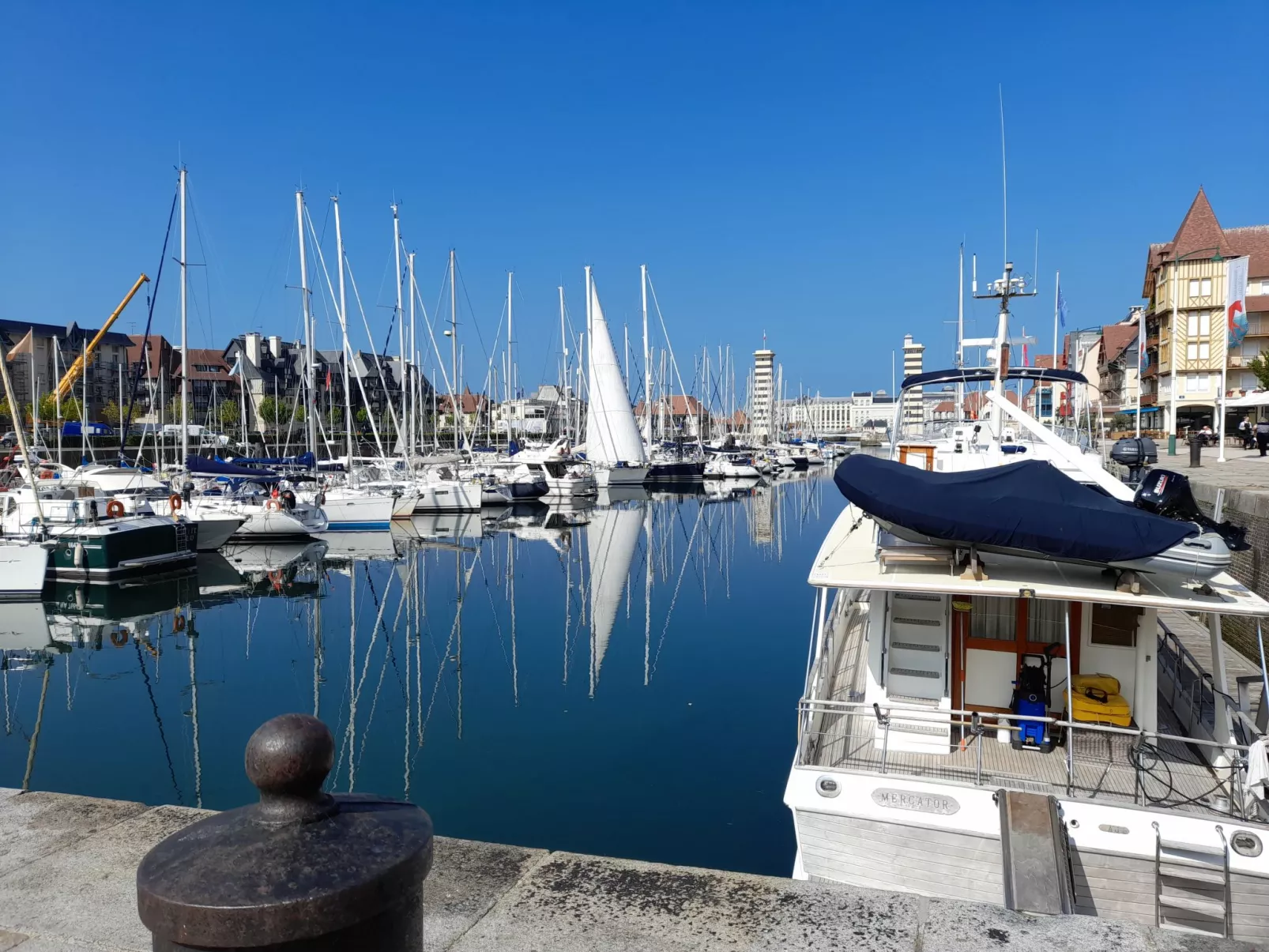 Les Marinas-Outside