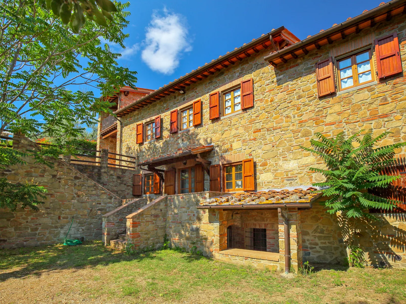 Tegliaia-Outside