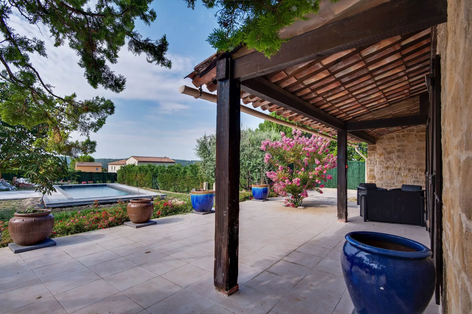 Cannelle-Terrace balcony