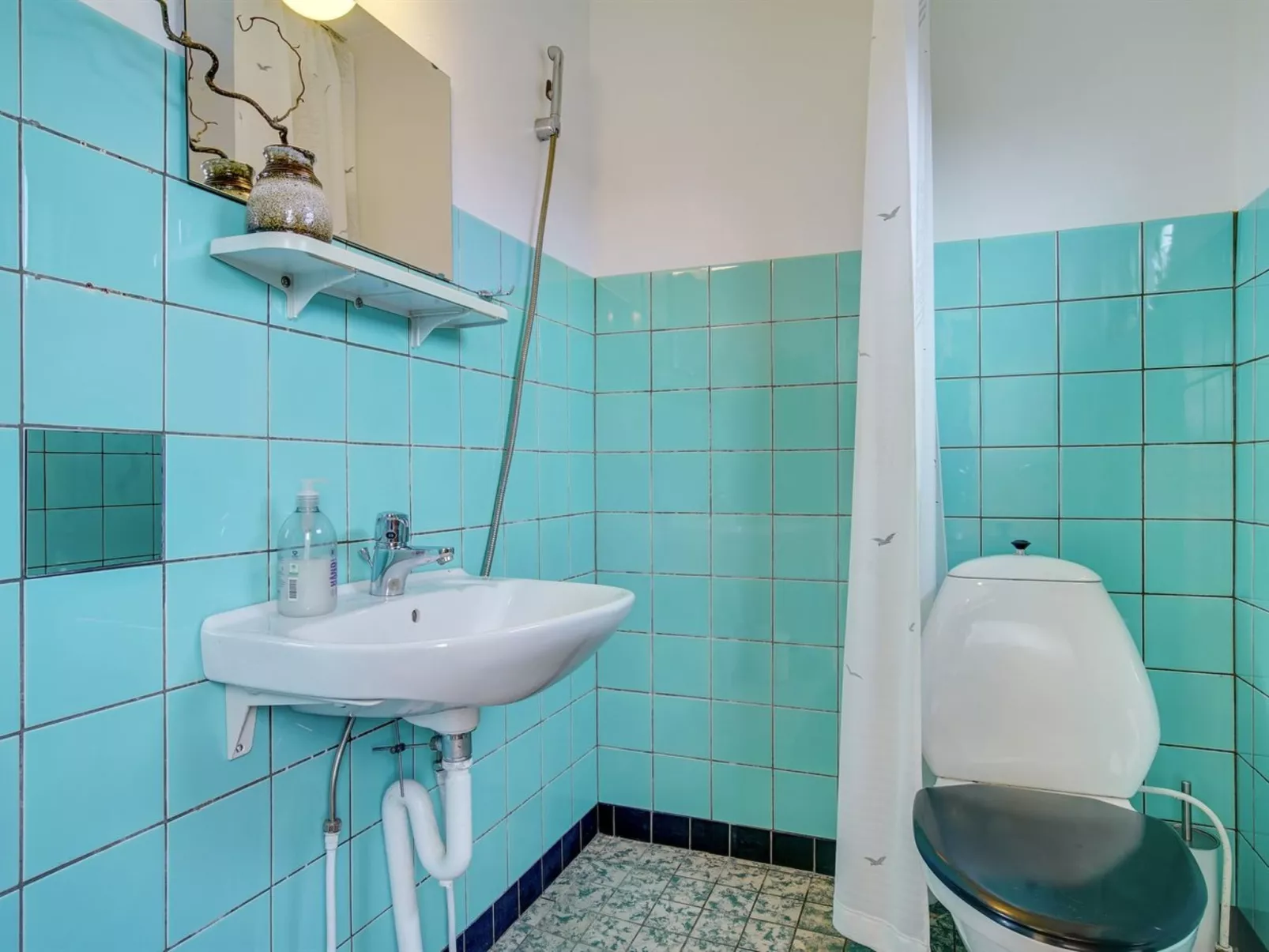 "Hattie" - 100m from the sea-Inside