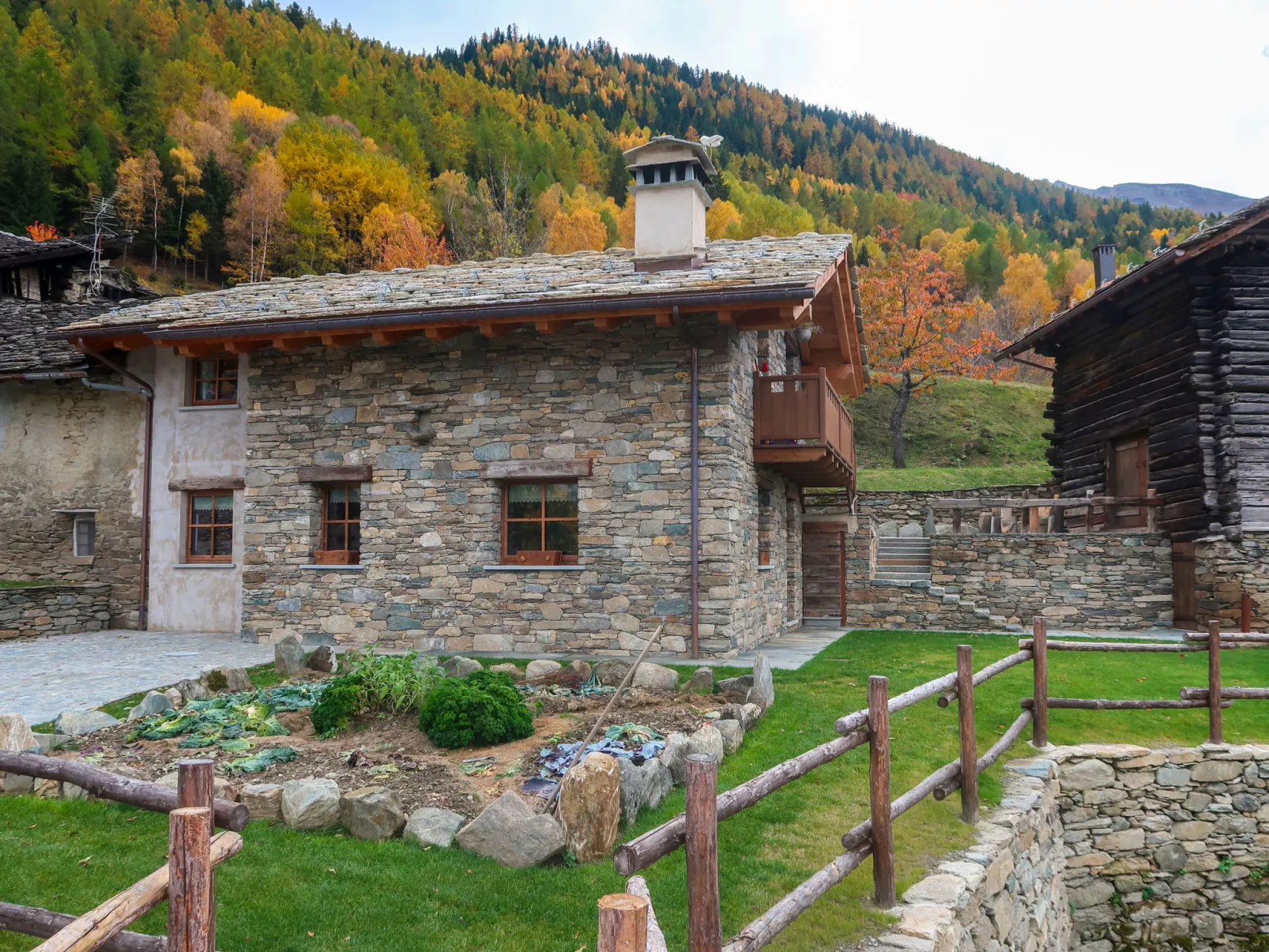 Les Combes-Outside