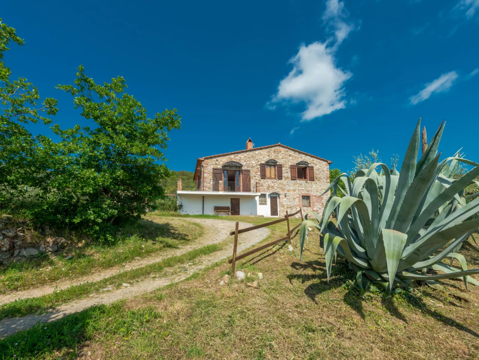 Valmarinella-Outside