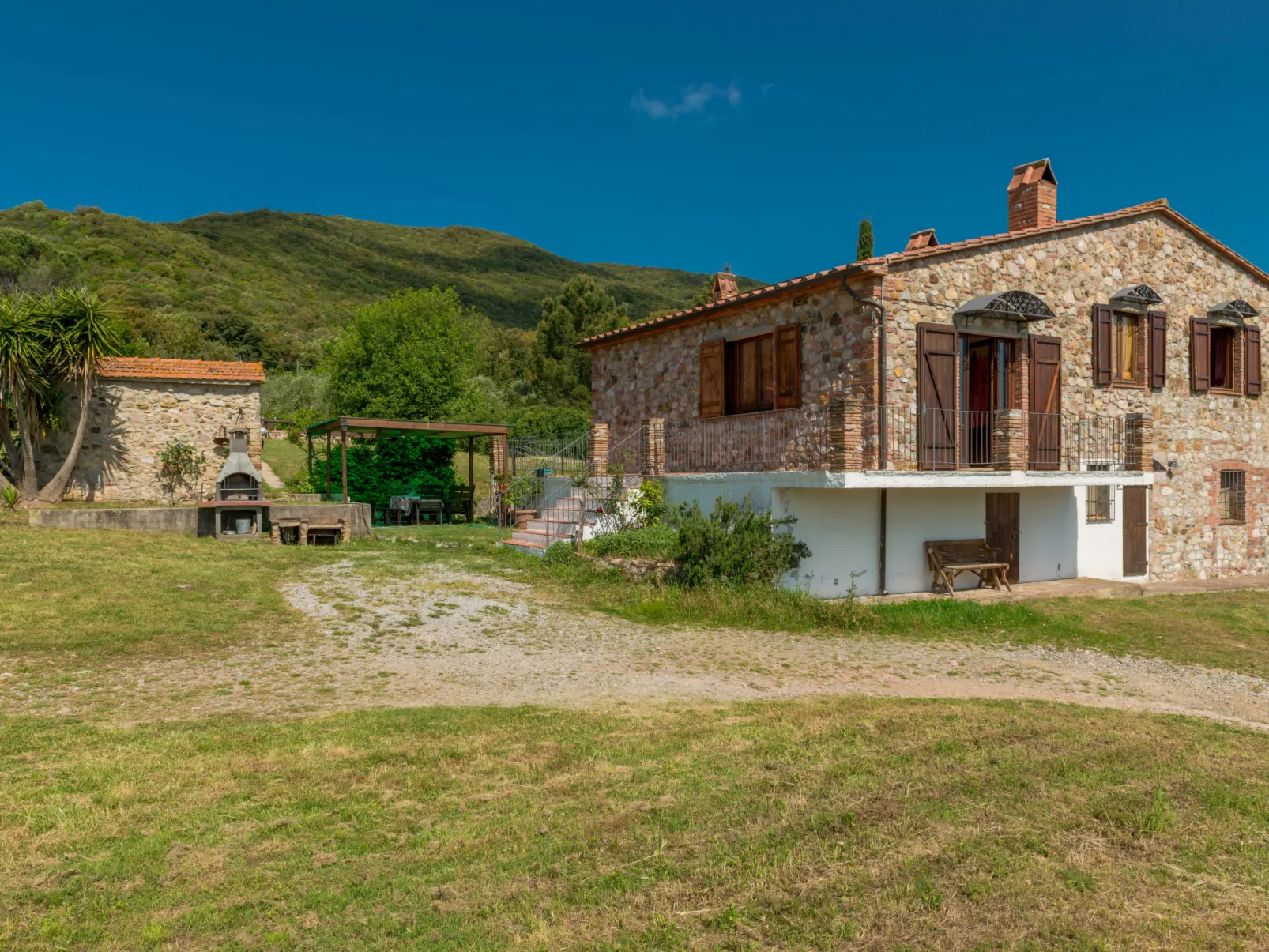Valmarinella-Outside