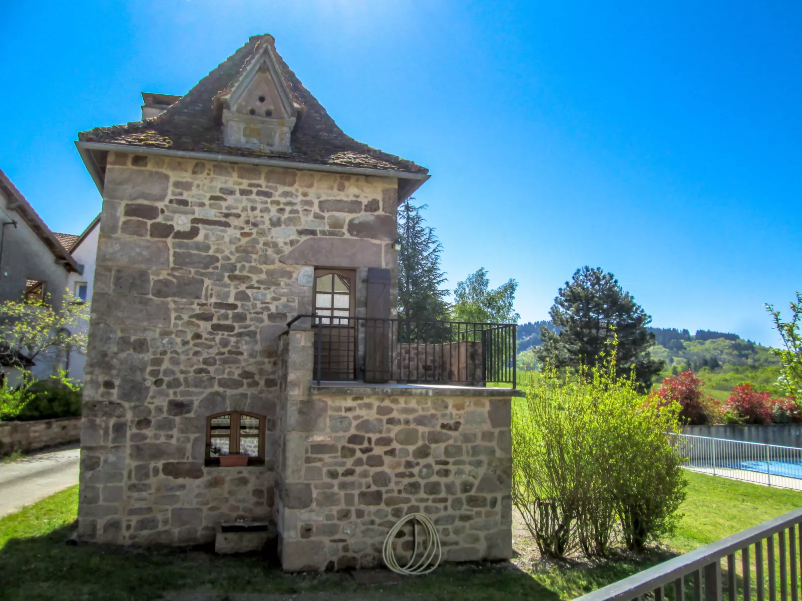 Le Pigeonnier-Outside
