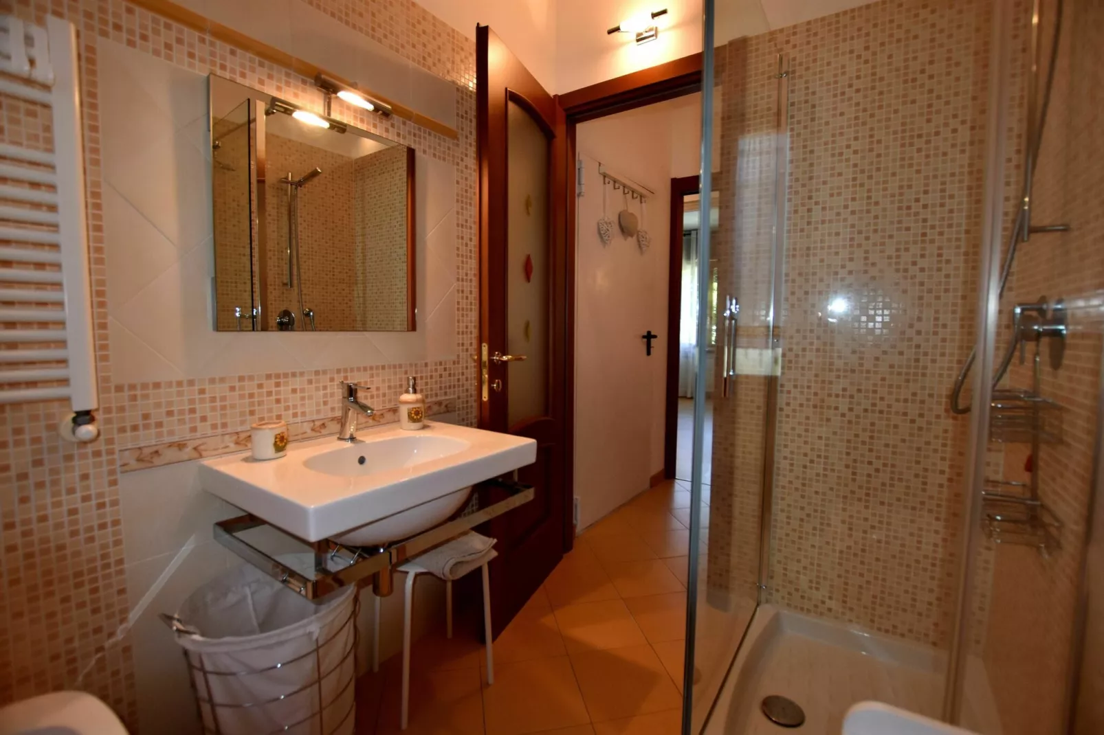 Cherry House-Bathroom