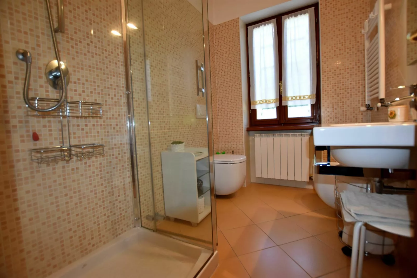Cherry House-Bathroom