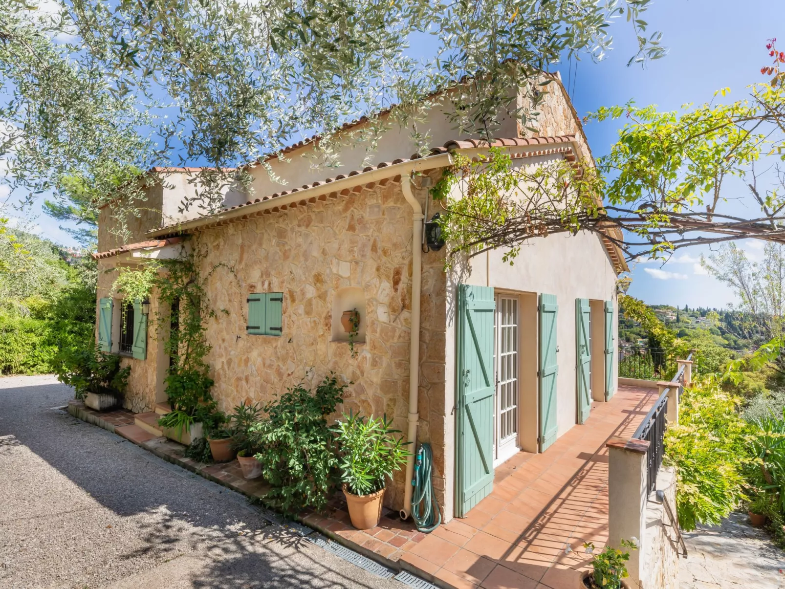 La Garance-Dehors