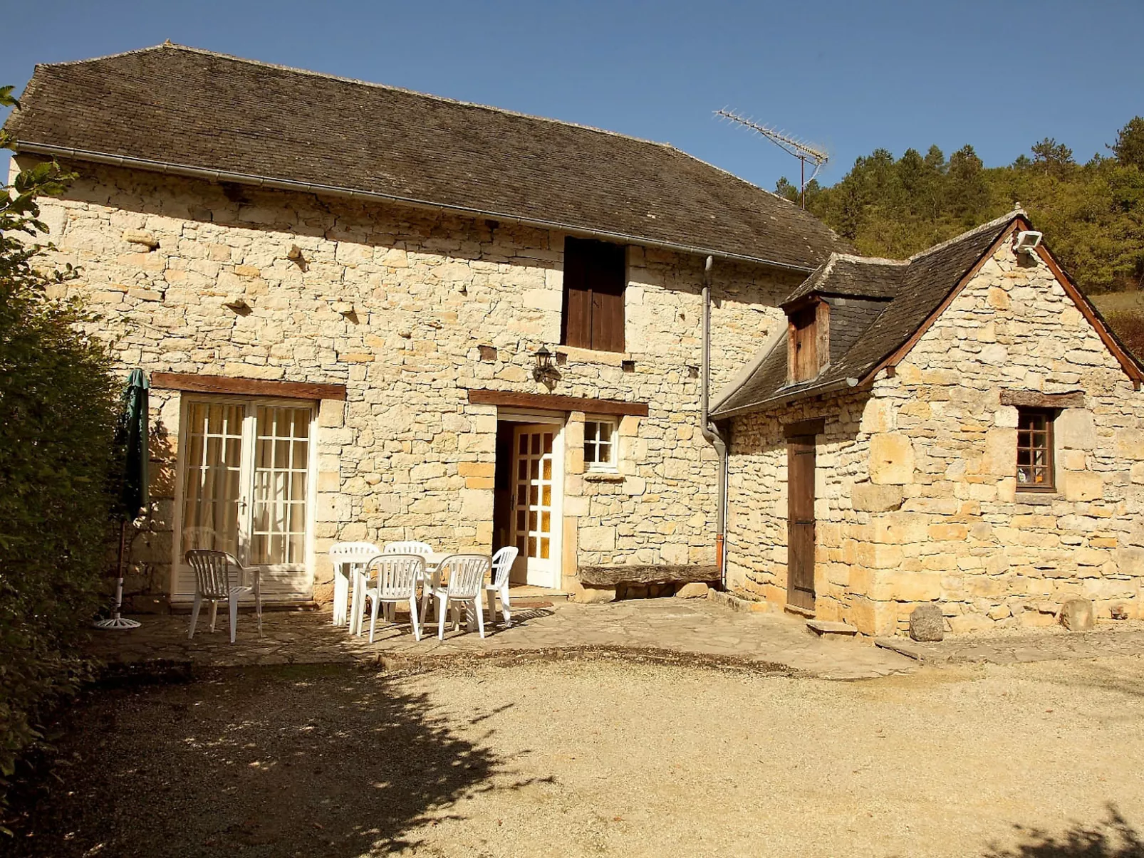 La Colinoise-Outside