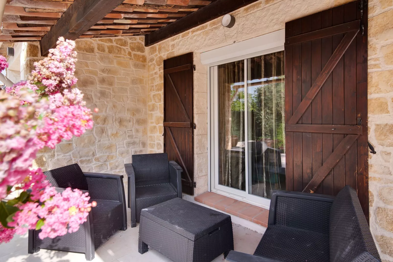 Cannelle-Terrace balcony