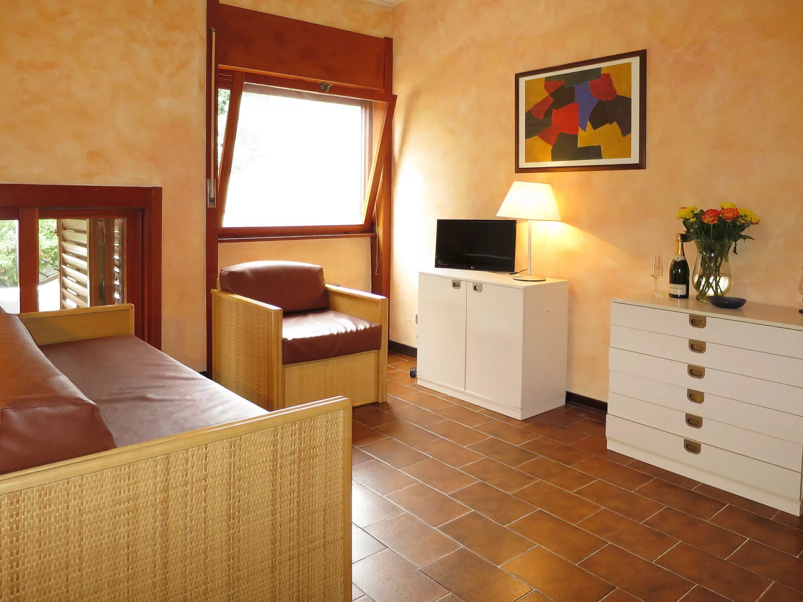Three-room Classic-Inside