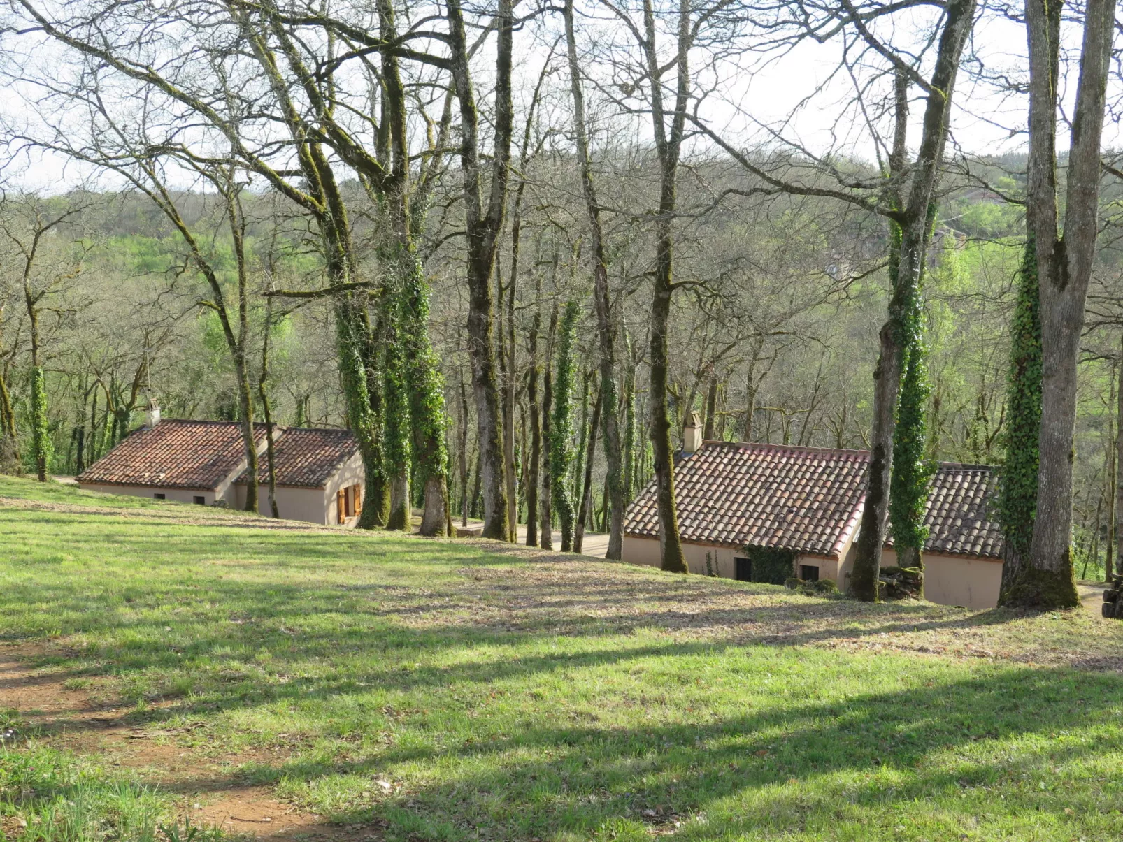 Le Châtaignier-Outside
