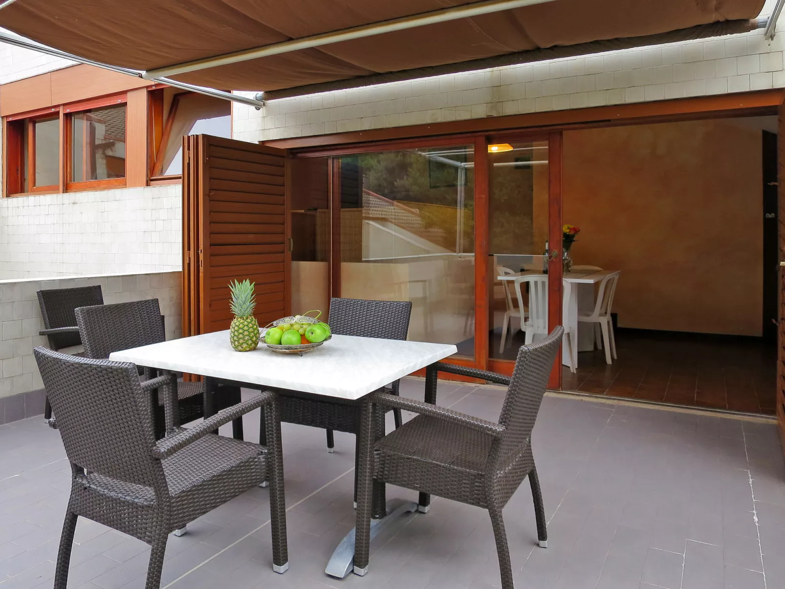 Three-room Classic-Outside
