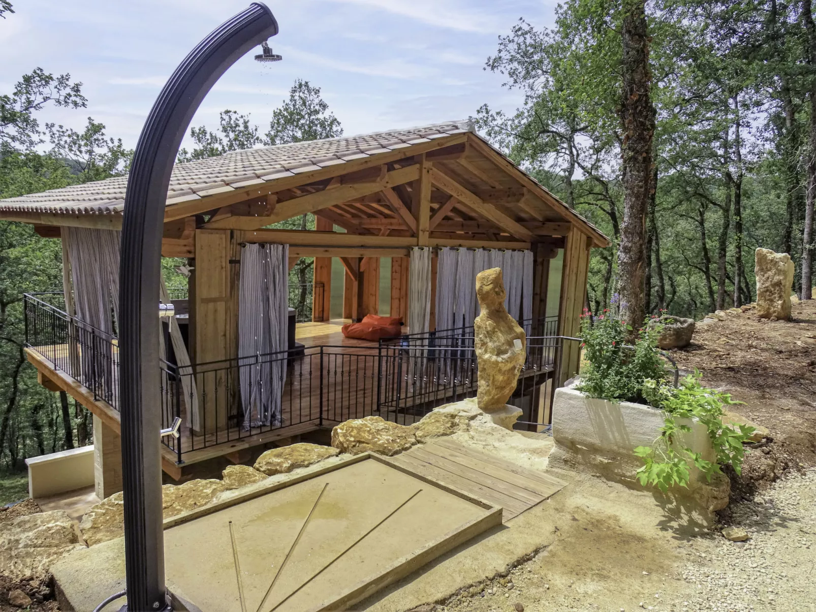La Ferme-Outside