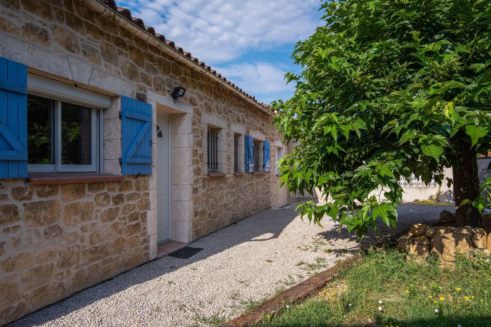 Cannelle-Exterior summer
