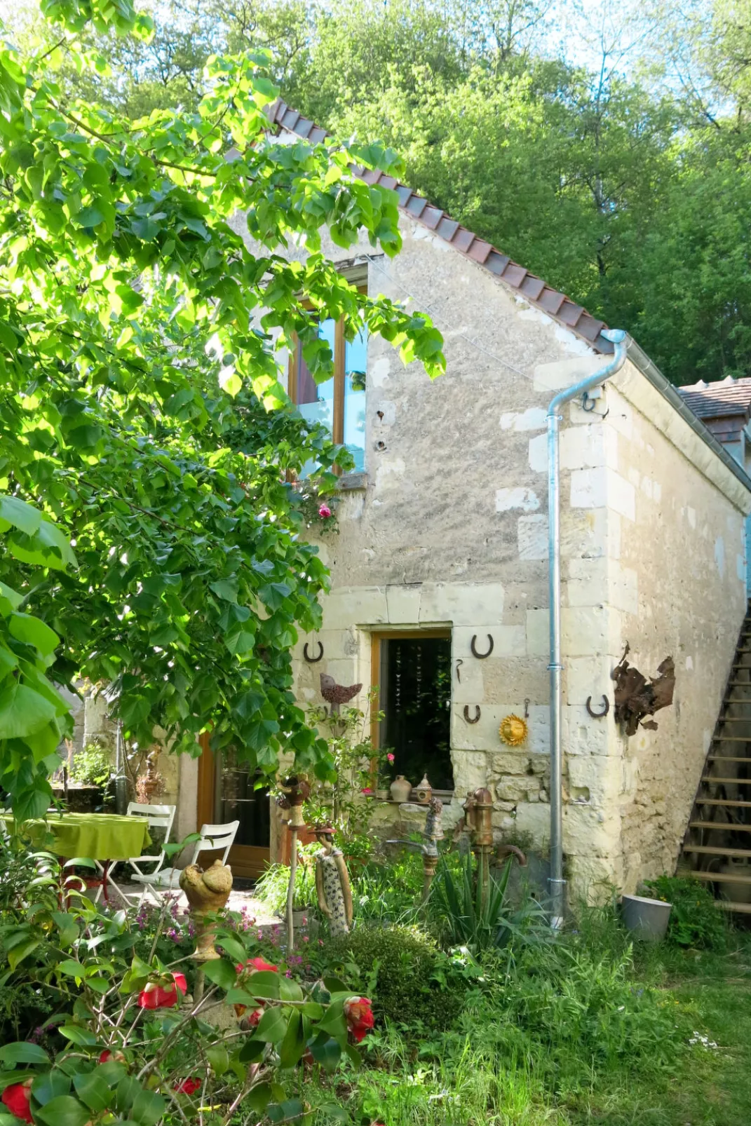 Au Soleil Joyeux-Outside